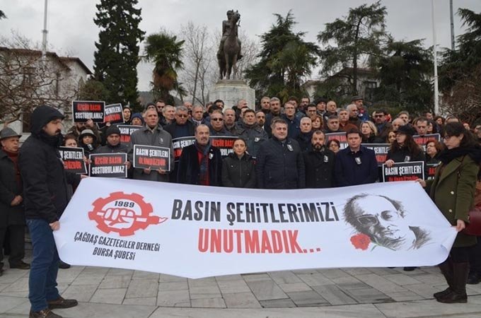 ÇGD Bursa Uğur Mumcu’yu andı