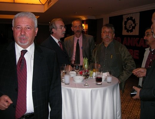 kişi, tavan, iç mekan, duvar içeren bir resim

Açıklama otomatik olarak oluşturuldu