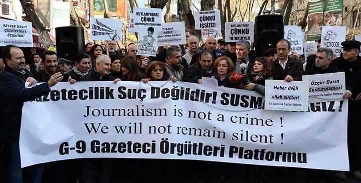 metin, gazete içeren bir resim Açıklama otomatik olarak oluşturuldu