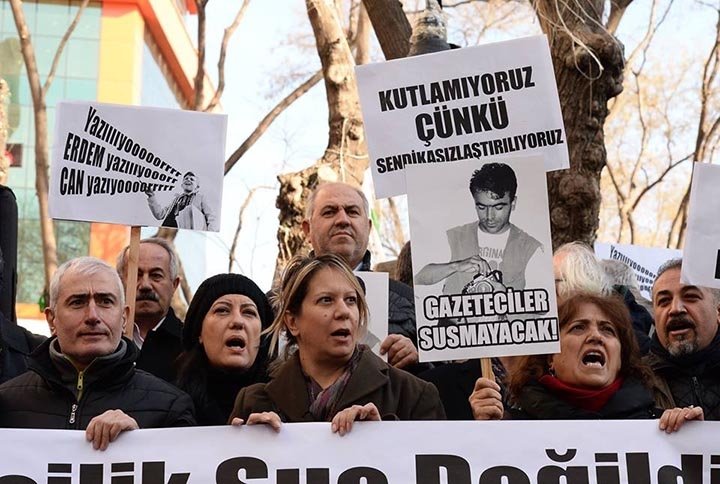 metin, gazete içeren bir resim Açıklama otomatik olarak oluşturuldu