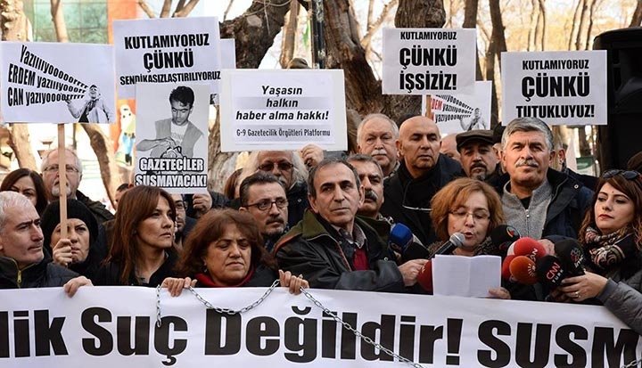 metin, gazete, işaret, başlık içeren bir resim Açıklama otomatik olarak oluşturuldu