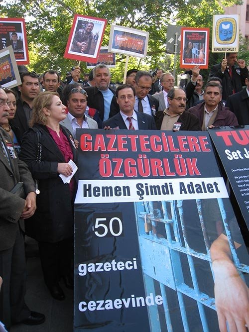 metin, kişi, açık hava, kabin içeren bir resim Açıklama otomatik olarak oluşturuldu
