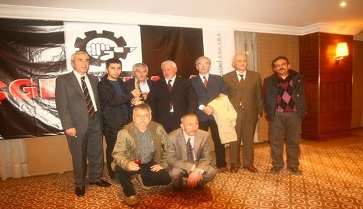 yer, iç mekan, kişi, duvar içeren bir resim

Açıklama otomatik olarak oluşturuldu